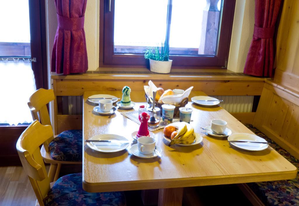 Hotel Haus Dorfplatz Galtür Zimmer foto