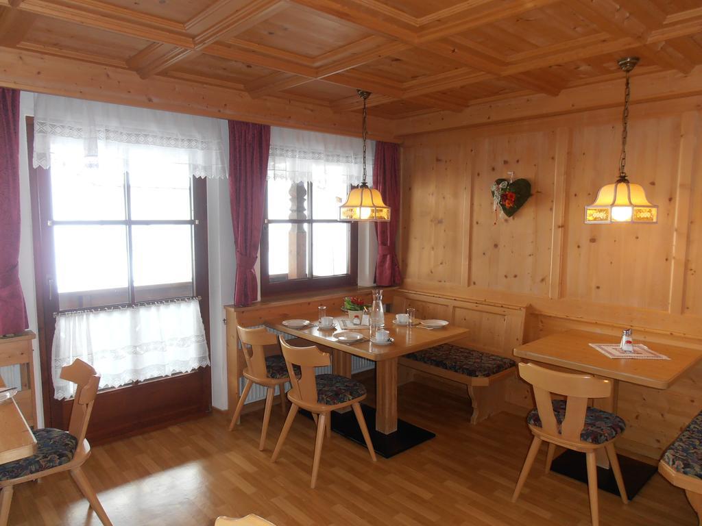 Hotel Haus Dorfplatz Galtür Zimmer foto